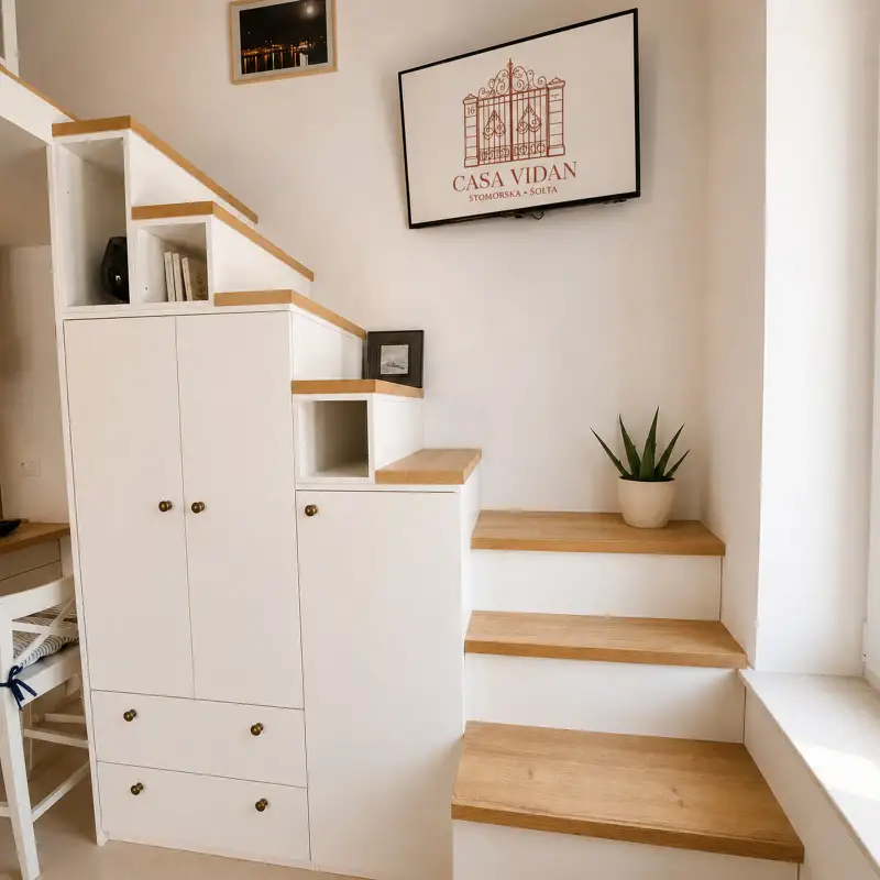 Stepenice – Apartman Jovanka, Stomorska, Šolta